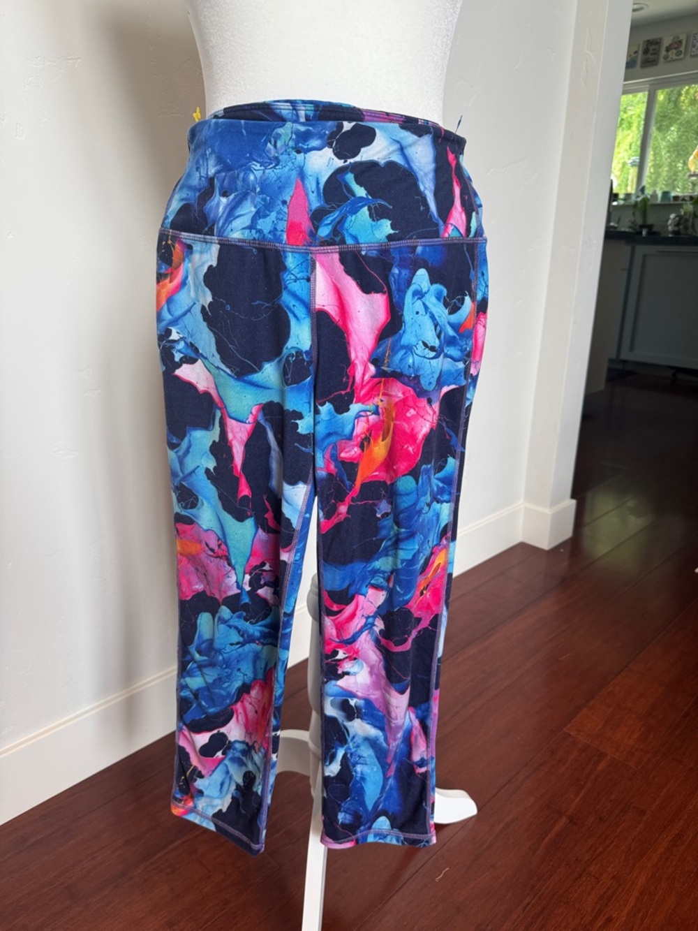 Athleta Navy, Electric Blue & Pink Abstract Cropped Leggings